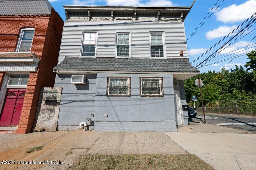 110 Van Pelt Ave, Staten Island, NY à louer - Photo du bâtiment - Image 3 de 5