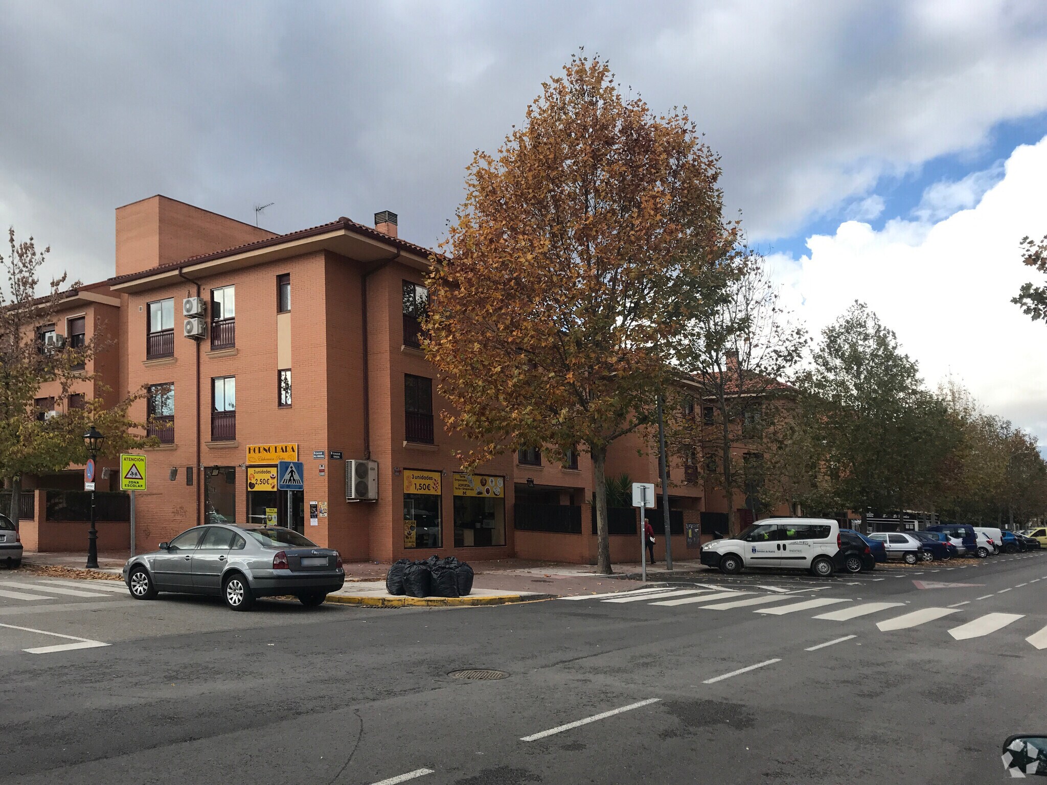 Retail in Humanes de Madrid, Madrid for lease Primary Photo- Image 1 of 3