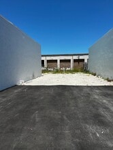 241 NE 32nd Ct, Oakland Park, FL for lease Interior Photo- Image 2 of 9