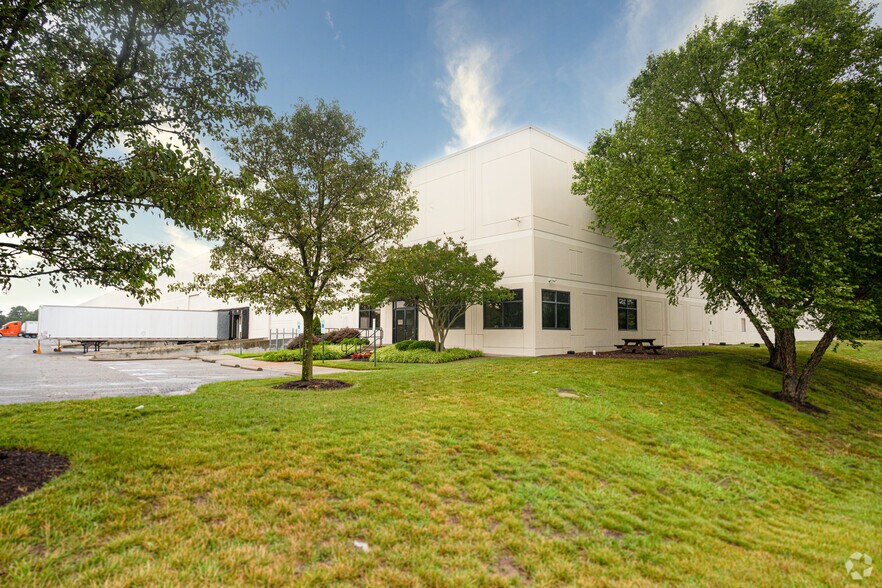 5601-5699 Eastport Blvd, Richmond, VA à louer - Photo principale - Image 2 de 21