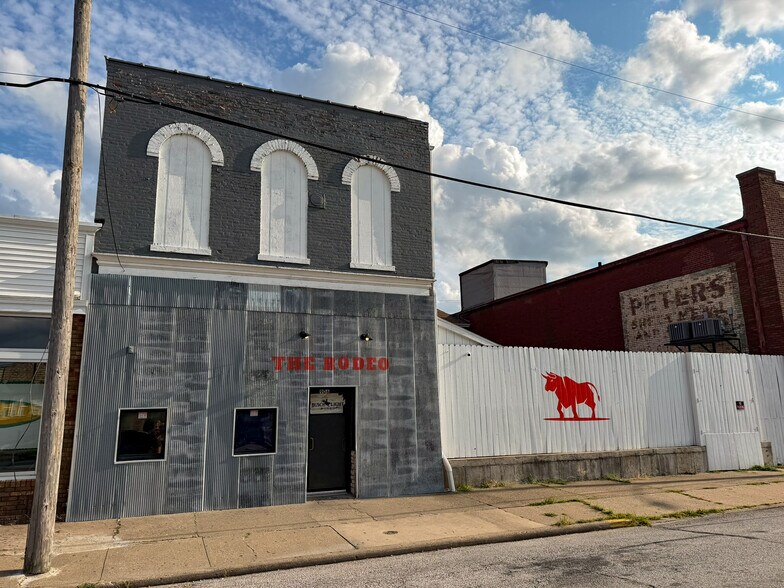 906 Hampshire St, Quincy, IL for sale - Building Photo - Image 1 of 20