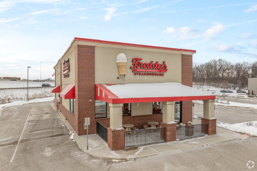 5441 Whipple Ave NW, Canton, OH à vendre - Photo du bâtiment - Image 2 de 4