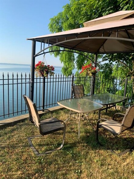 2122 Lakeshore Rd, Burlington, ON à vendre - Autre - Image 2 de 19