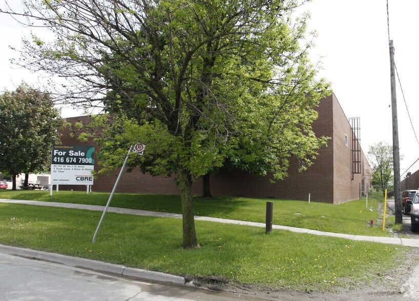 37-39 Racine Rd, Toronto, ON à louer - Photo du bâtiment - Image 2 de 3
