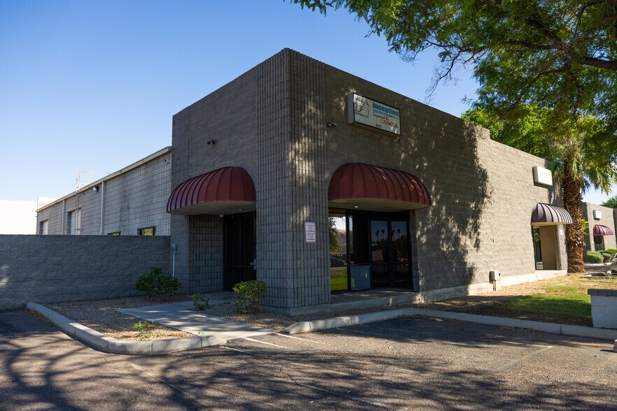 6097 N 57th Dr, Glendale, AZ à vendre - Photo du bâtiment - Image 3 de 25