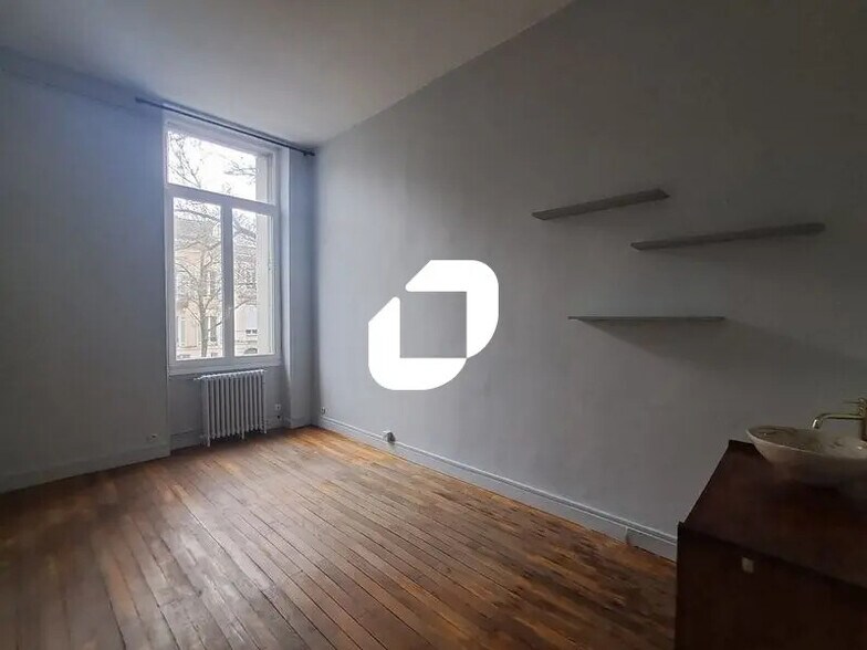 Office in Bordeaux for lease - Interior Photo - Image 2 of 10