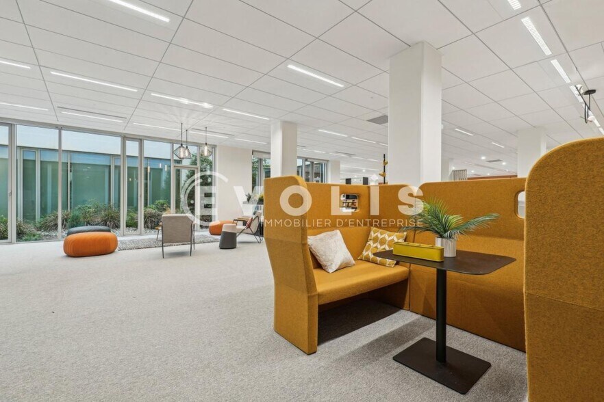 Office in Fontenay-sous-Bois for lease - Building Photo - Image 2 of 11