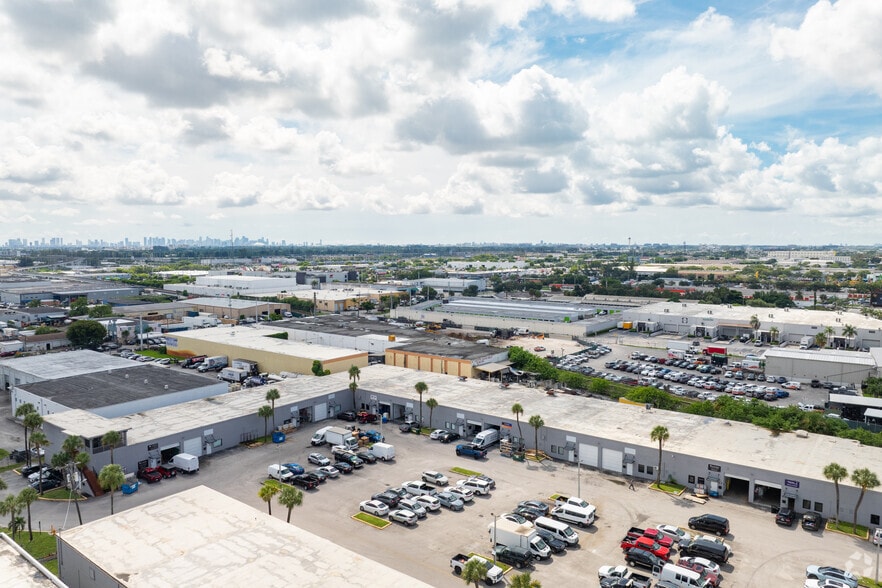 7500-7580 NW 77th Ter, Medley, FL à louer - Aérien - Image 3 de 6