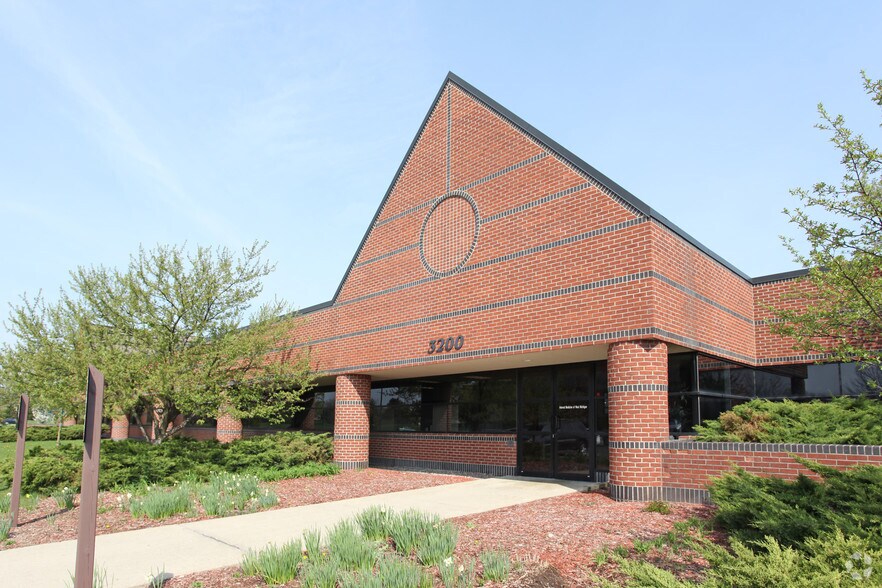 3200 Eagle Park Dr NE, Grand Rapids, MI à vendre - Photo du bâtiment - Image 2 de 4
