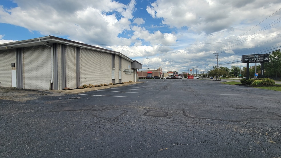 25021 Rockside Rd, Bedford, OH for sale - Building Photo - Image 2 of 9