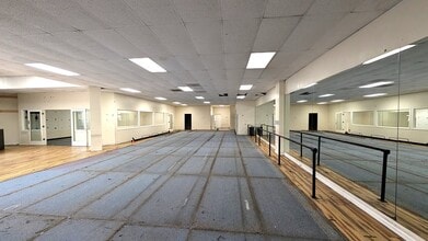 10877-10911 Los Alamitos Blvd, Los Alamitos, CA à louer Photo intérieure- Image 2 de 10