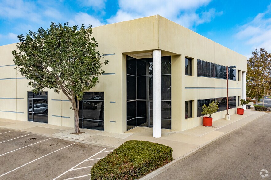 5280 Valentine Rd, Ventura, CA à louer - Photo du bâtiment - Image 2 de 4