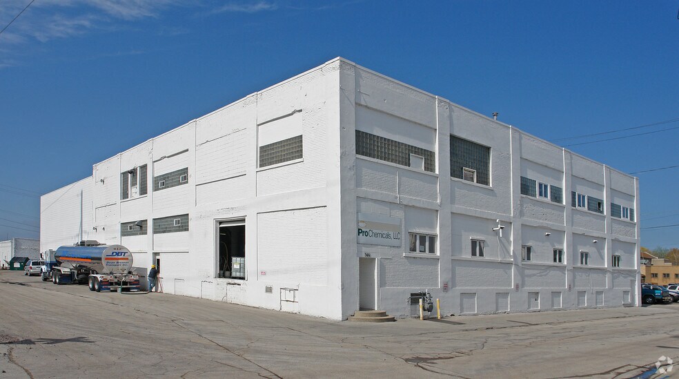 301 Bridge St, Green Bay, WI à vendre - Photo du bâtiment - Image 2 de 3