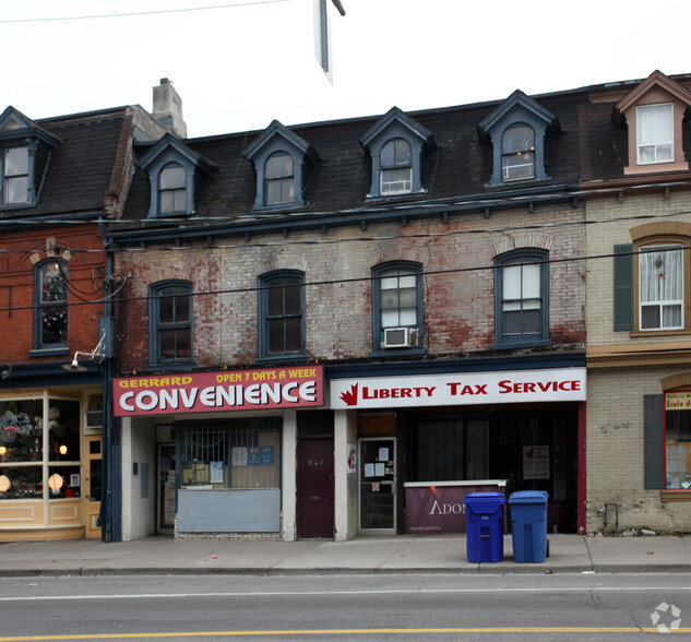 245-247 Gerrard St E, Toronto, ON à louer - Photo du bâtiment - Image 2 de 3