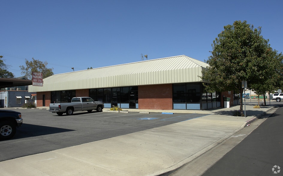 1801 21st St, Bakersfield, CA à louer - Photo du bâtiment - Image 2 de 2