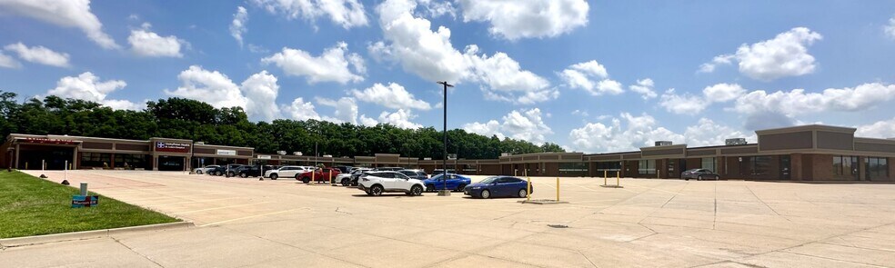 3201-3301 Armar Dr, Marion, IA à louer - Photo du bâtiment - Image 2 de 7