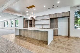 4200 Regent Blvd, Irving, TX à louer Photo intérieure- Image 1 de 6