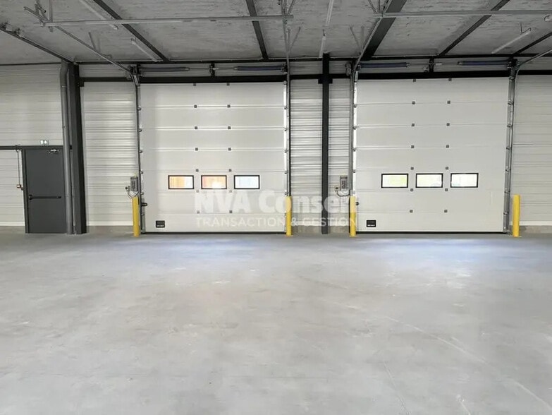 Industrial in SAINT-OUEN-L'AUMONE for lease - Interior Photo - Image 2 of 13
