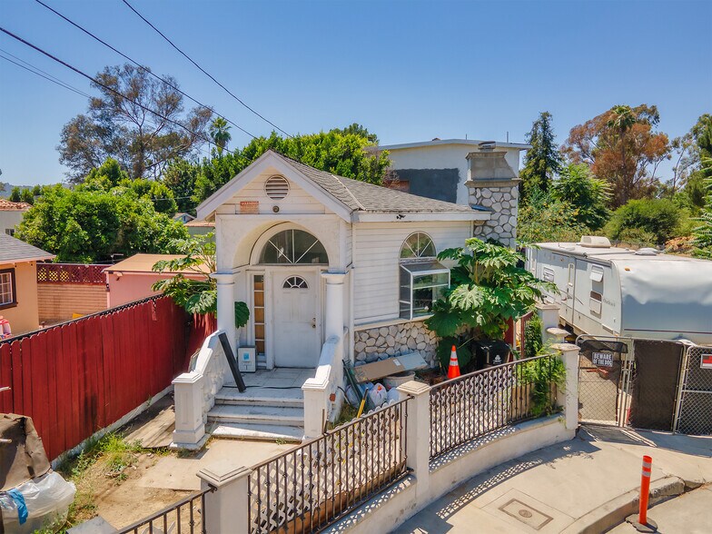 4463 Bellflower Ave, West Toluca Lake, CA à vendre - Photo du bâtiment - Image 1 de 38