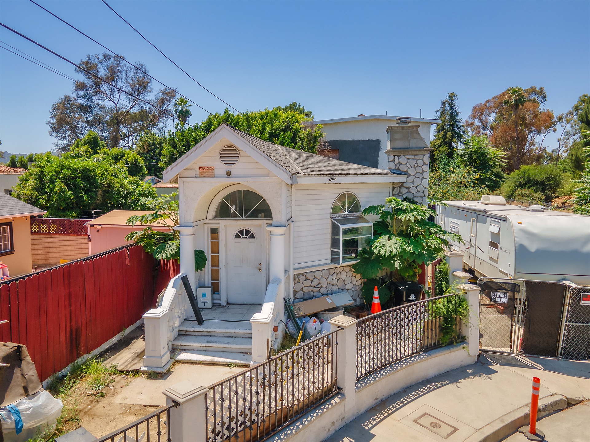 4463 Bellflower Ave, West Toluca Lake, CA à vendre Photo du bâtiment- Image 1 de 39
