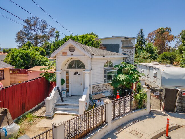 More details for 4463 Bellflower Ave, West Toluca Lake, CA - Multifamily for Sale