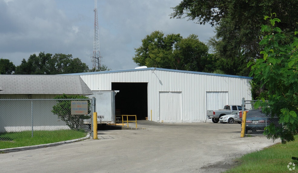 748 Veronica S Shoemaker Blvd, Fort Myers, FL for sale - Building Photo - Image 1 of 4