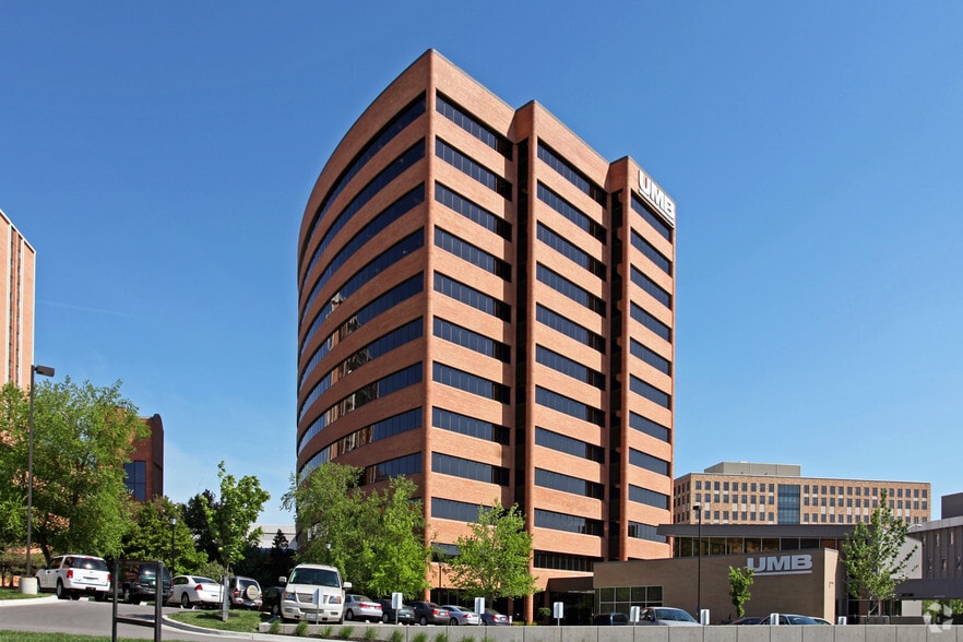 4900 Main St, Kansas City, MO for lease - Building Photo - Image 2 of 33