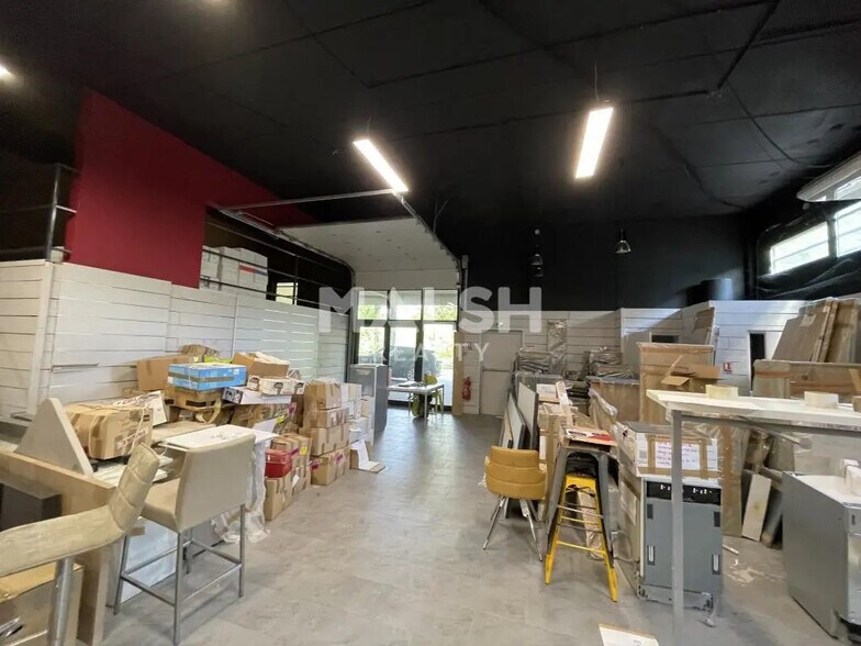 Retail in CHAMPAGNE-AU-MONT-D'OR for lease - Building Photo - Image 1 of 5