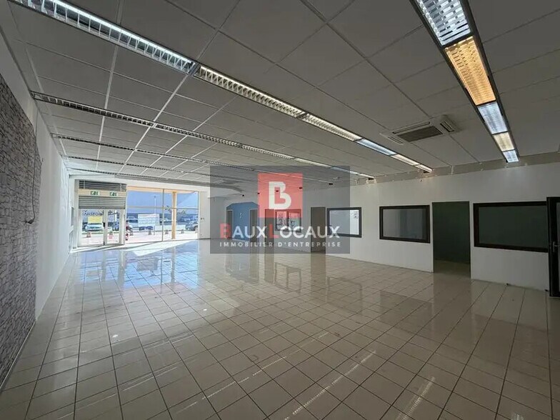 Retail in Avignon for lease - Interior Photo - Image 2 of 10