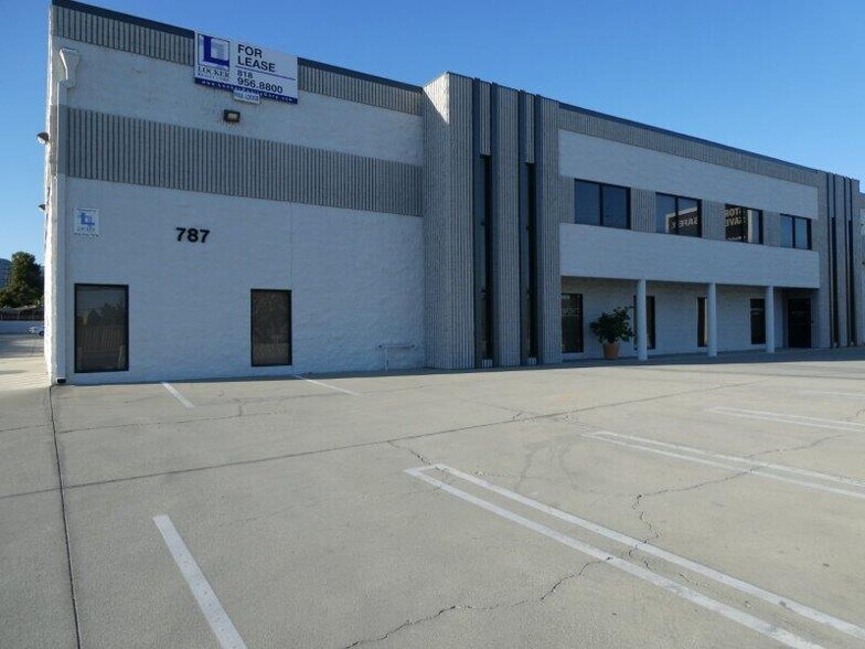 787 W Woodbury Rd, Altadena, CA à louer - Photo du bâtiment - Image 3 de 27