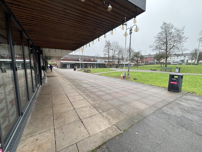 Standfield Centre, Manchester for lease - Building Photo - Image 3 of 3