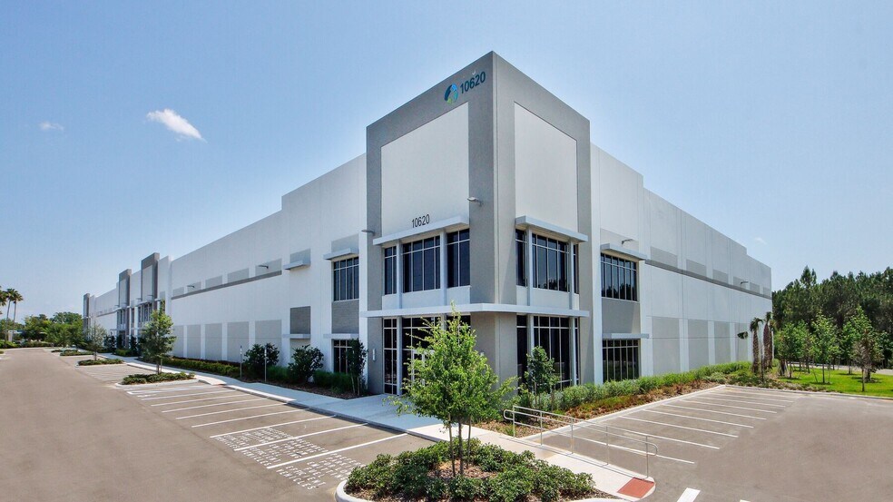 2050 Tradeport Dr, Orlando, FL à louer - Photo du bâtiment - Image 1 de 13