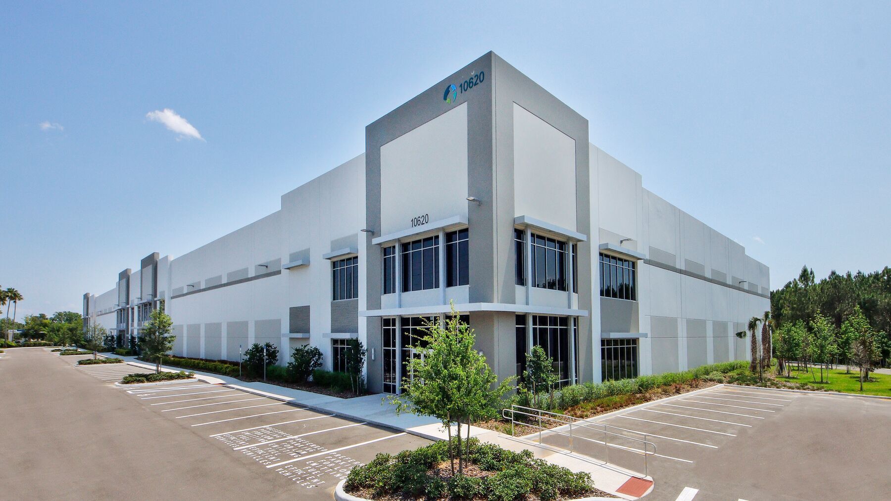 2050 Tradeport Dr, Orlando, FL à louer Photo du bâtiment- Image 1 de 14