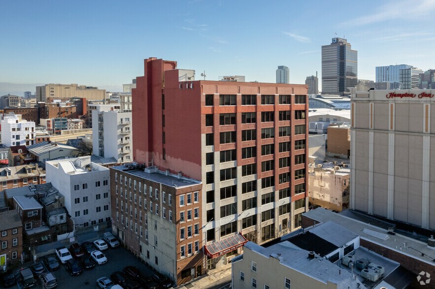 211 N 13th St, Philadelphia, PA à louer - Photo du bâtiment - Image 2 de 5