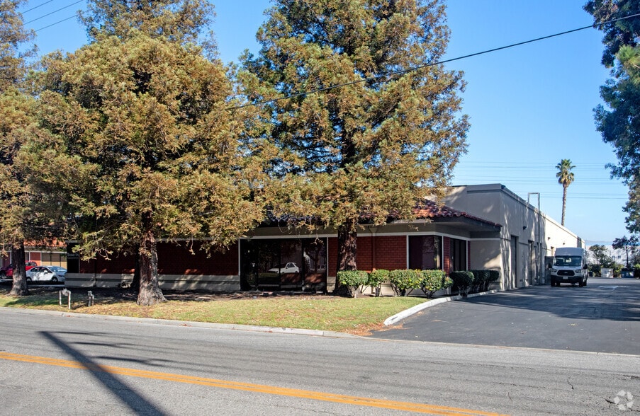 3501 Thomas Rd, Santa Clara, CA à louer - Photo du bâtiment - Image 3 de 7