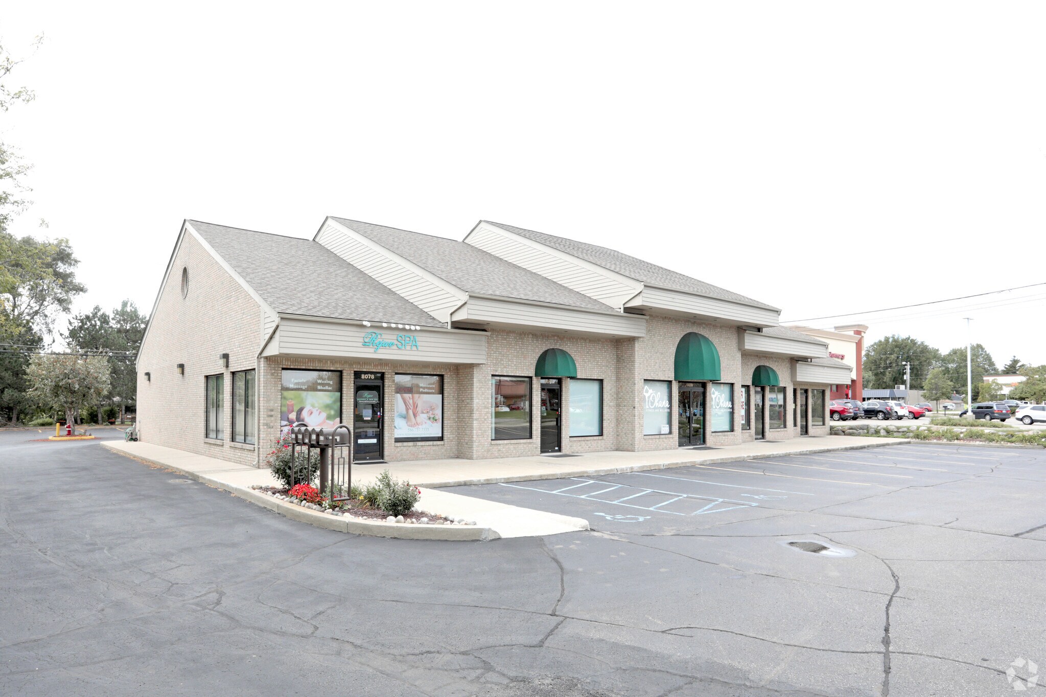 8070-8078 21 Mile Rd, Shelby Township, MI à louer Photo principale- Image 1 de 29