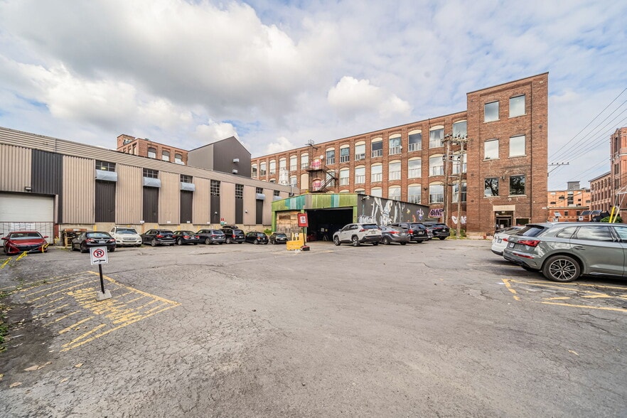 4035 Rue Saint-Ambroise, Montréal, QC à louer - Photo du bâtiment - Image 3 de 12