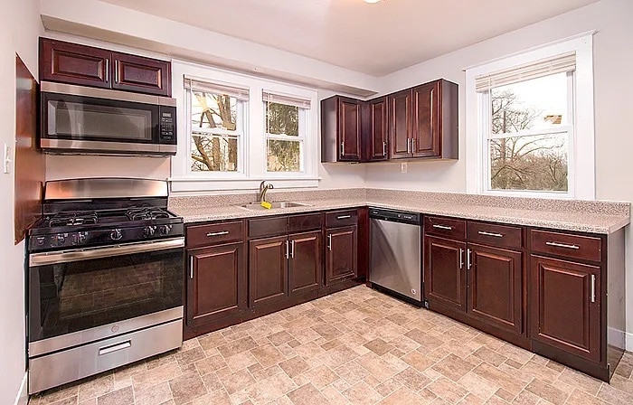 Stabilized 28-Unit Commercial Investment portfolio of 3 properties for sale on LoopNet.ca Interior Photo- Image 1 of 10