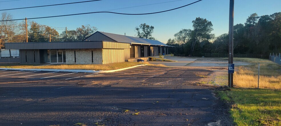 2820 E Marshall Ave, Longview, TX à louer - Photo du bâtiment - Image 2 de 21