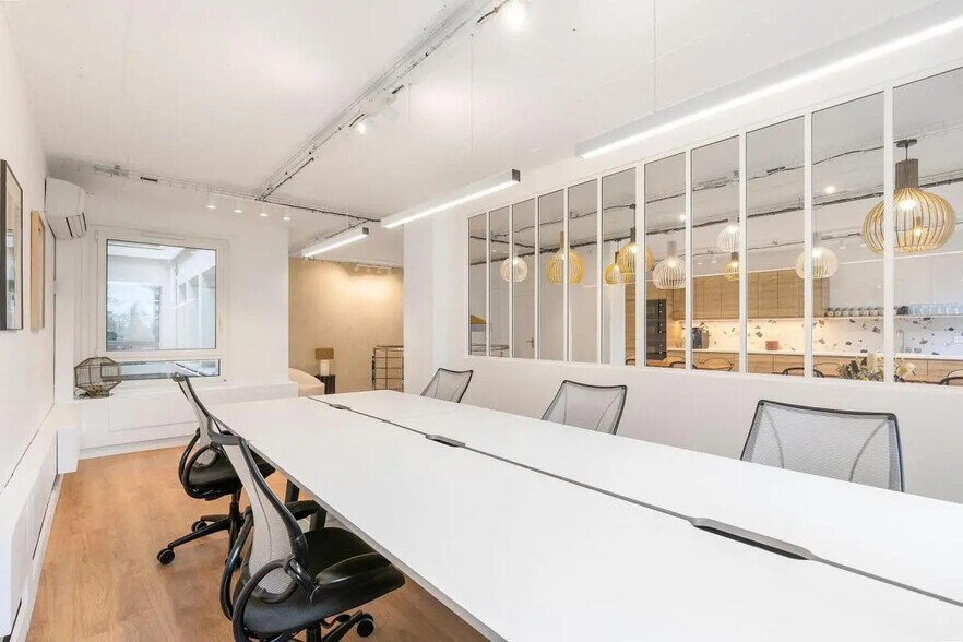 25 Rue D'Artois, Paris for lease - Interior Photo - Image 3 of 13