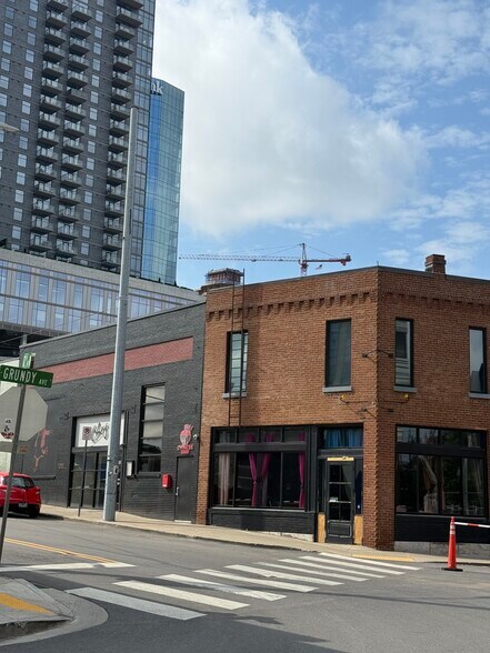 121 12th Ave N, Nashville, TN à louer - Photo du bâtiment - Image 2 de 31