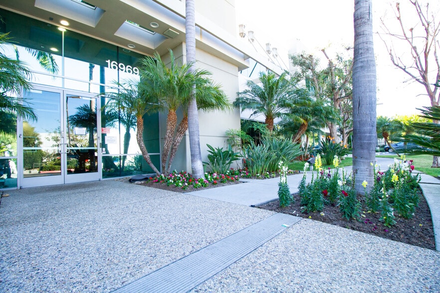 16969 Mesamint St, San Diego, CA à louer - Photo du bâtiment - Image 1 de 3