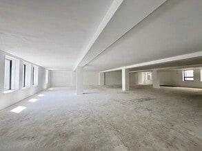 221-229 Rue Notre-Dame O, Montréal, QC for lease Interior Photo- Image 1 of 6