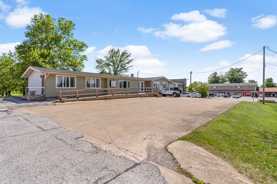 1111 W Morton Ave, Jacksonville, IL à vendre - Photo du bâtiment - Image 3 de 25