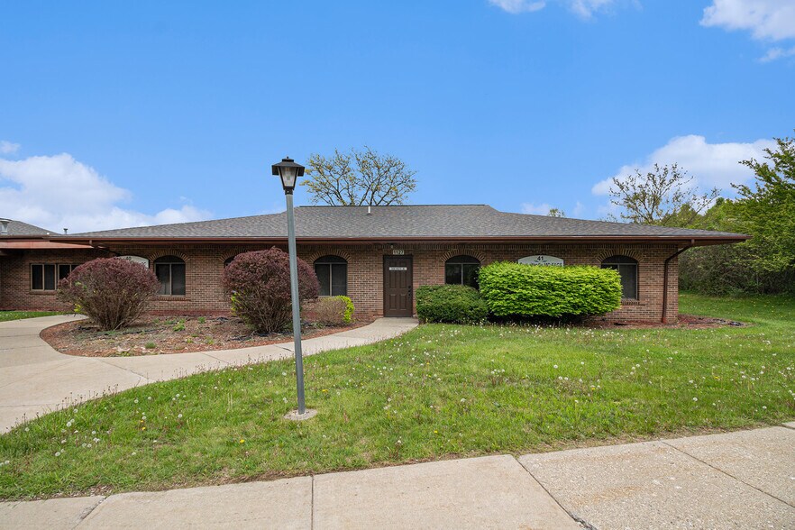 1121-1127 Villa Linde Ct, Flint, MI à vendre - Photo du bâtiment - Image 2 de 22