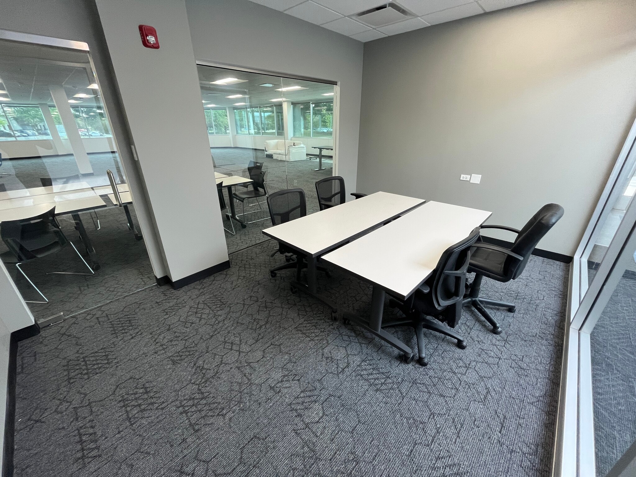 536-616 Atrium Dr, Vernon Hills, IL for lease Interior Photo- Image 1 of 6