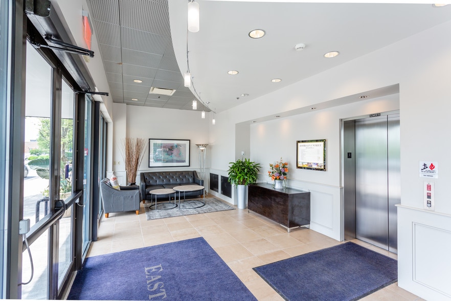 4100 Regent St, Columbus, OH for lease - Lobby - Image 2 of 17