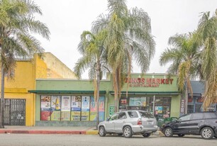 Youngs Market & Restaurant - Parc de stationnement couvert