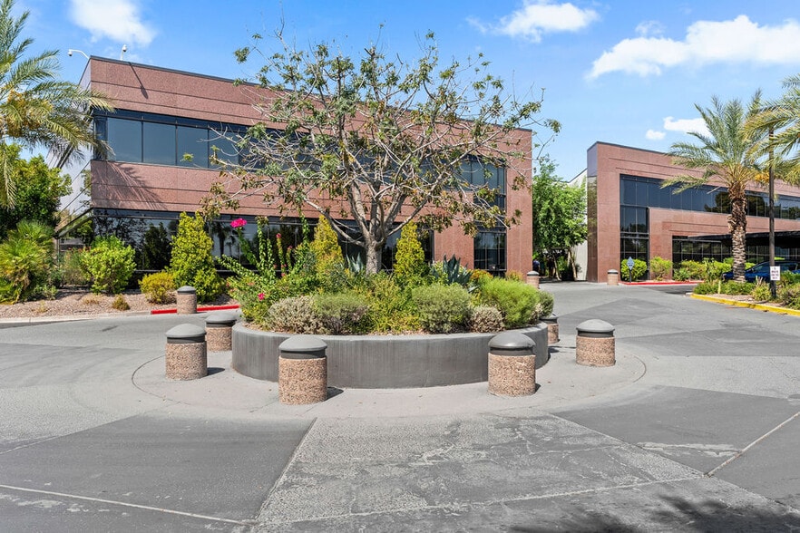 3333 E Camelback Rd, Phoenix, AZ for lease - Building Photo - Image 3 of 31