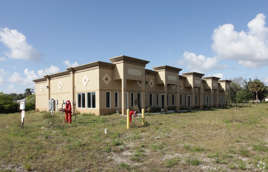 4991 Majorca Palms Dr, Fort Myers, FL à louer - Photo principale - Image 1 de 7